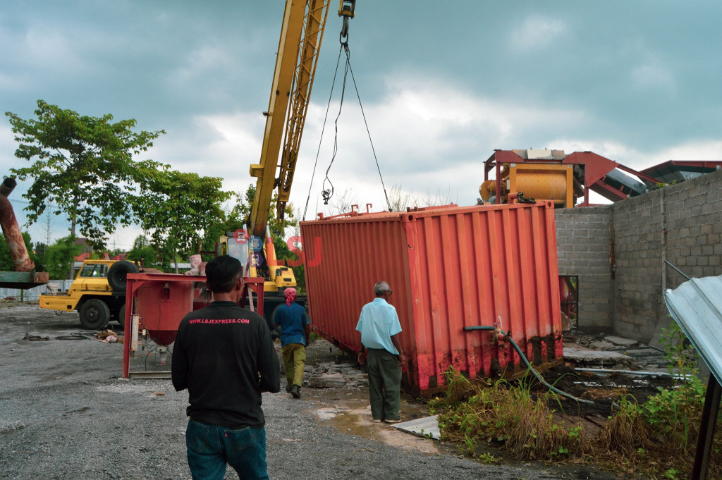 Ekspedisi Container Surabaya Wini
