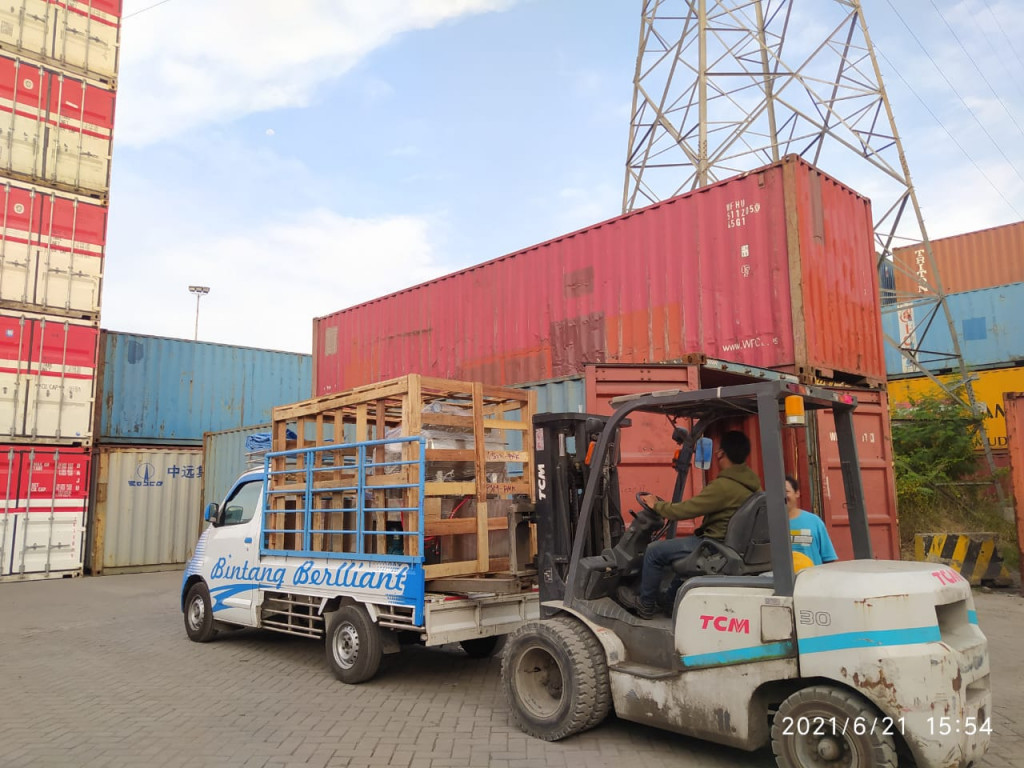 Ekspedisi Container Surabaya Badas