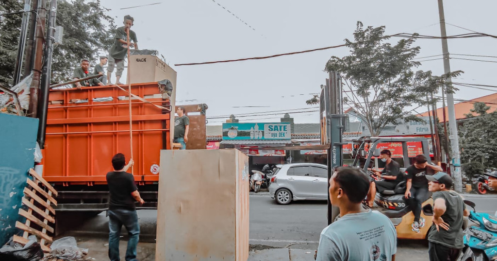 cargo surabaya boalemo